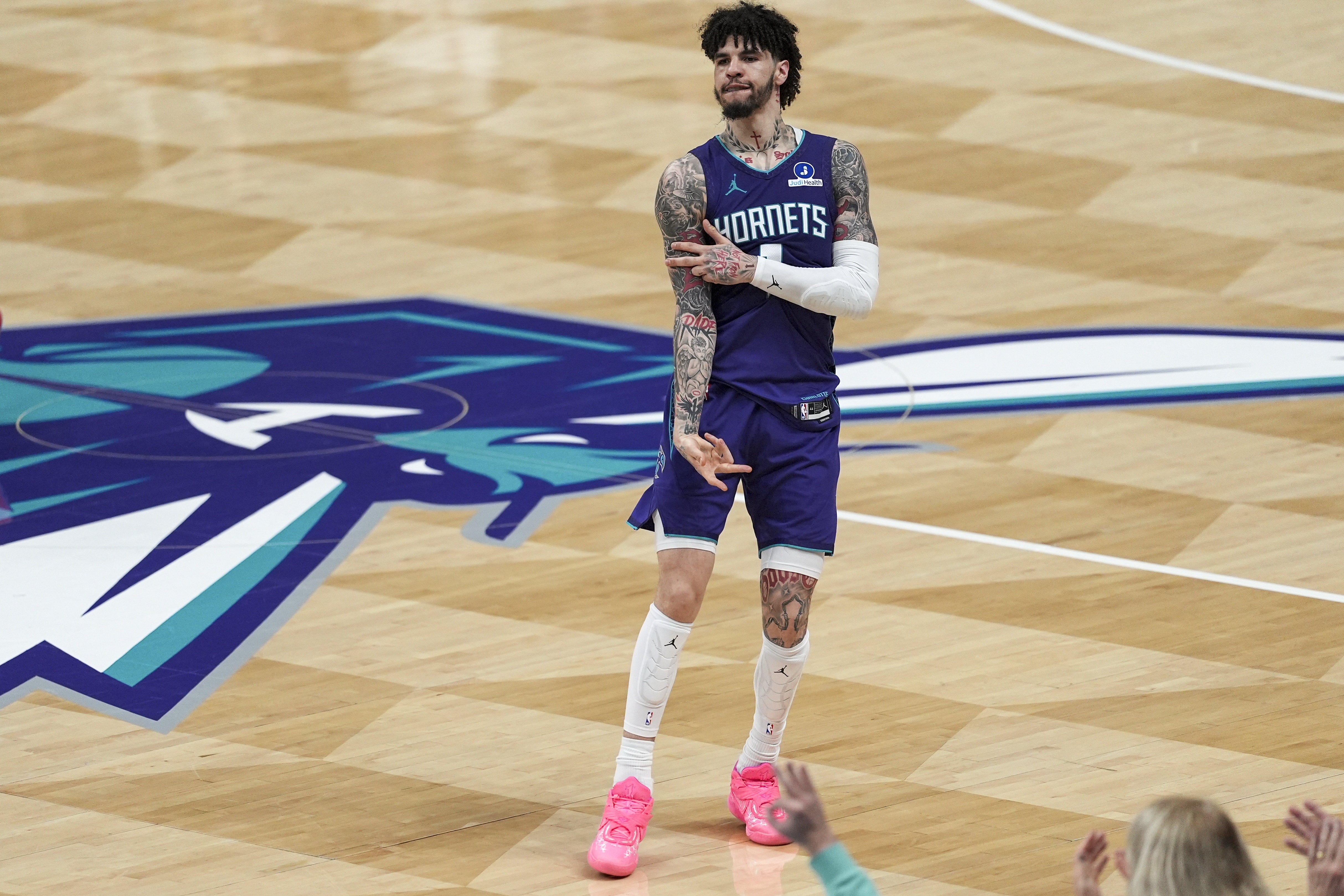 Kaiyun官网-不得了哦!黄蜂近19战16胜 连续6场至少赢15+比肩17-18赛季勇士