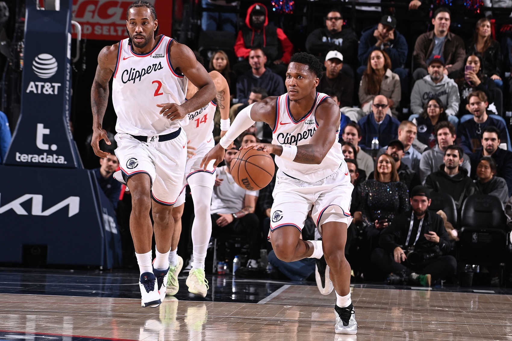 用83天创造奇迹!快船交易后并未放弃 两大新援成战神卡左膀右臂