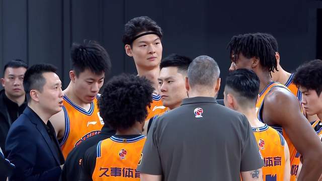 开云电竞-上海男篮3连胜升至第2,北京残阵差距大,白边16+14 洛夫顿被弃用