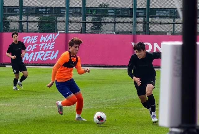 开云电竞-泰山全华班出战,1-5韩国球队 4战0胜买乌郎破门 克雷桑归队开练