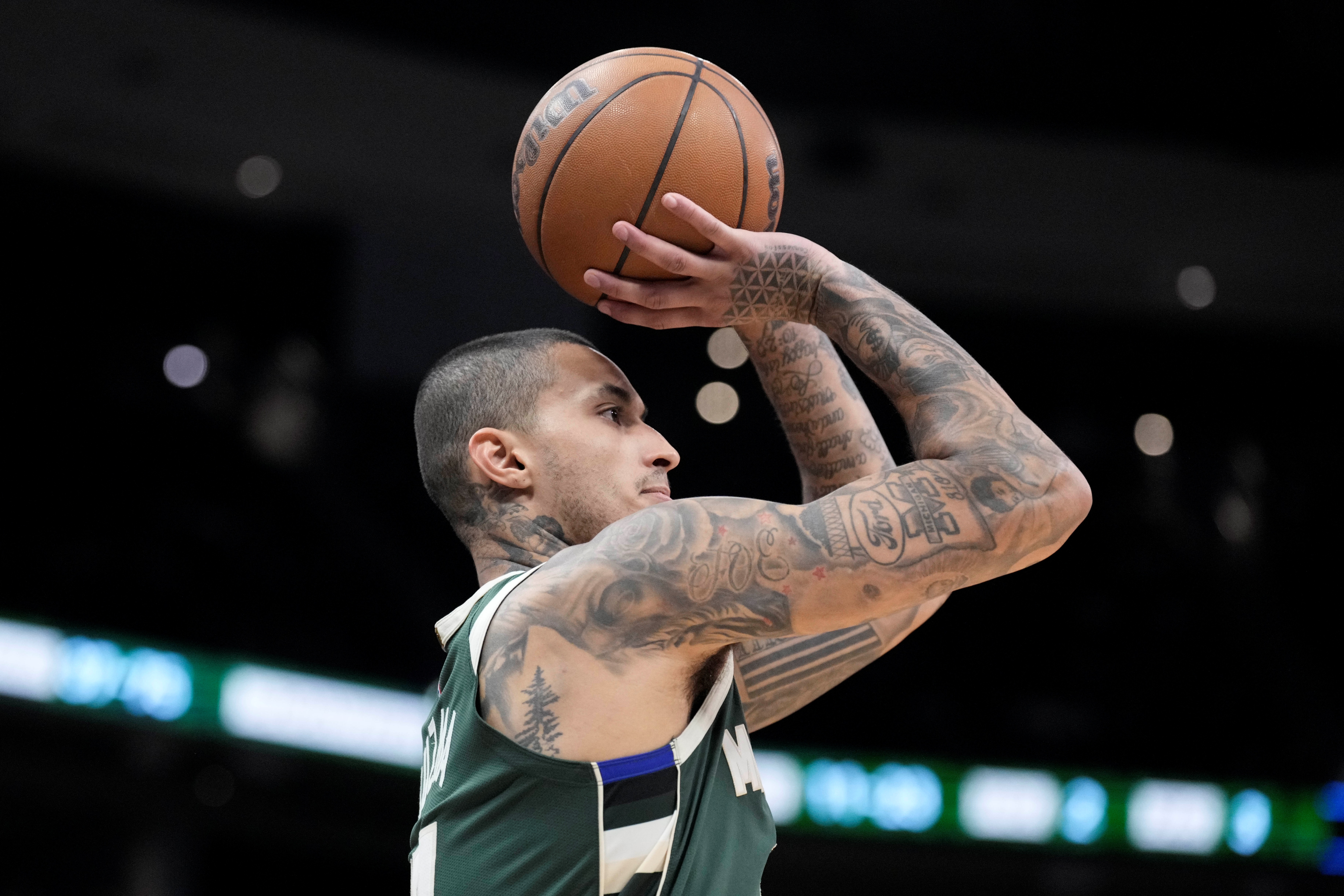 开云官方网站-两分球11中9！库兹马得到20分6板3助3断1盖帽 三分失准6中0